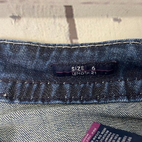 Vigoss The Chelsea Capri Jeans Women's Size 6 (29 x 22) Mid Rise Embellished - Picture 11 of 14